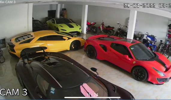 Hoàng Kim Khánh lên tiếng trước thông tin mình mua siêu xe mới, nhìn garage đã cảm thấy quá ngộp