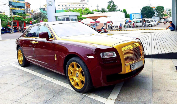 Rolls-Royce Ghost chính hãng "mạ vàng" độc nhất tại Việt Nam của đại gia mới bị bắt tạm giam