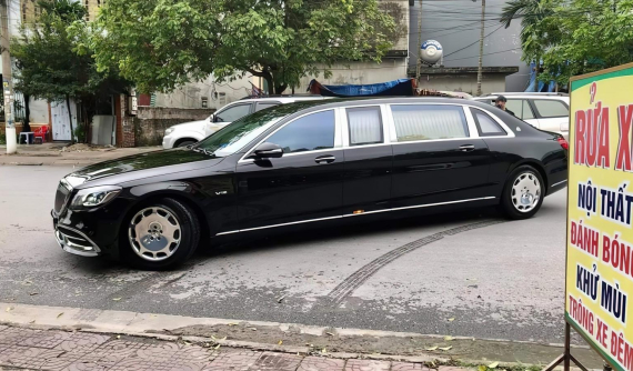 Mercedes-Maybach S650 Pullman đầu tiên về nước lăn bánh ở Quảng Ninh