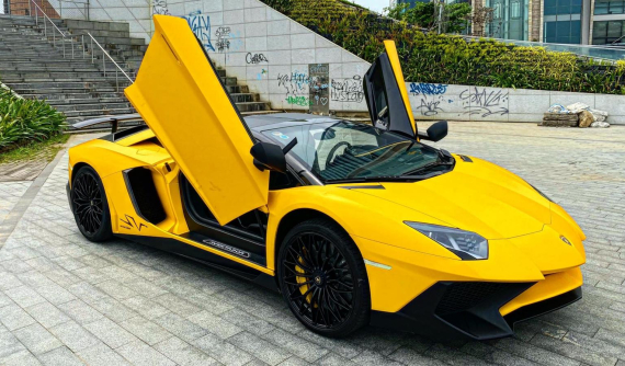 Mới vào Nam, siêu xe Lamborghini Aventador SV Roadster hàng hiếm nhanh chóng được cho đi luyện "nội công"