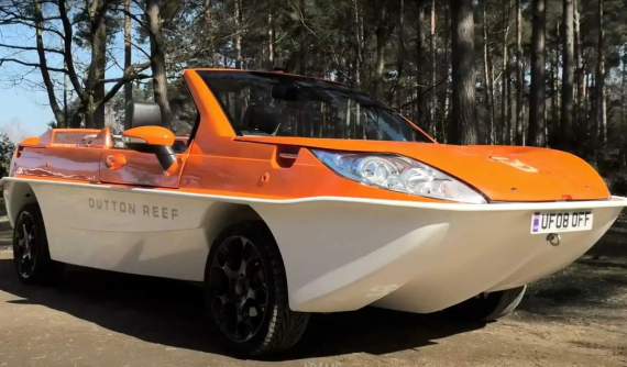 Chiếc Ford Fiesta này không chỉ là ô tô mà còn thuyền đích thực