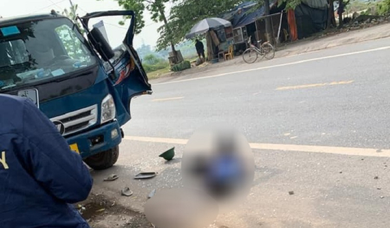 Video: Đứng sửa ô tô tải bên lề đường, tài xế bị xe trộn bê tông đâm tử vong tại Thái Nguyên