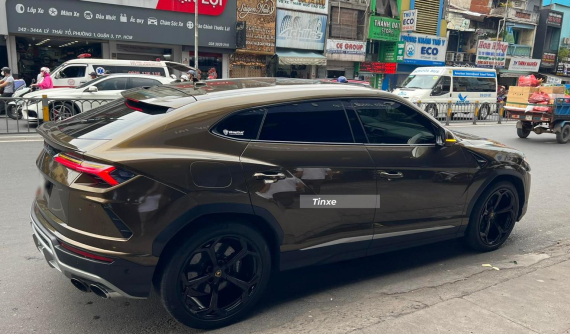 Lamborghini Urus chính hãng đầu tiên về nước đã được khoác lên màu áo mới sau hơn 3 năm về làm dâu Nha Trang