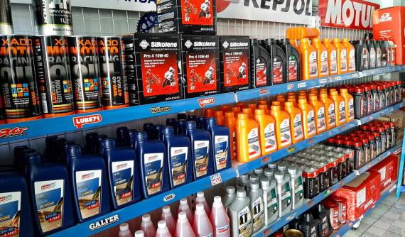 Ô tô dùng nhiều loại dầu nhớt động cơ có được không?