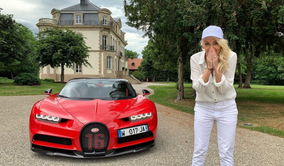 Cô gái vàng trong làng siêu xe thế giới Alex Hirshi ghé thăm Việt Nam để review VinFast VF8?