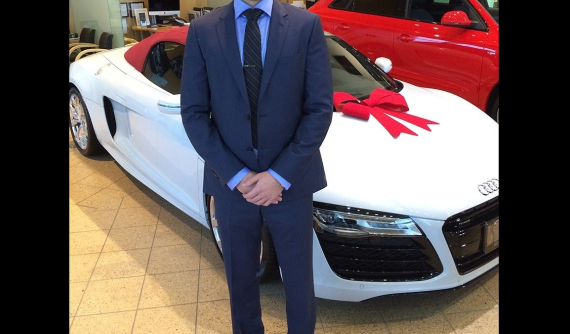 Thiếu gia đặt mua siêu xe Audi R8 Spyder rồi "bom hàng" khiến nhân viên tư vấn của đại lý suýt mất việc