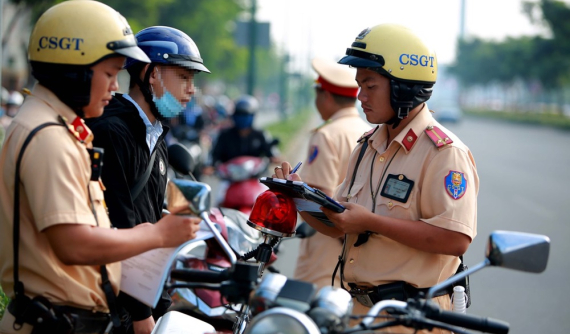 Phân biệt mức xử phạt của lỗi không mang và không có Giấy phép lái xe