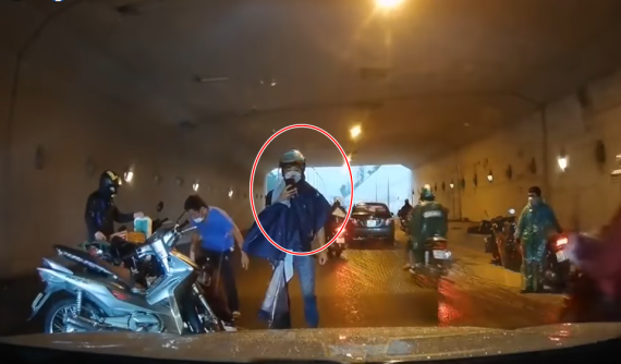 Tài xế giúp người nhưng bị vu oan, thoát nghi vấn gây tai nạn nhờ camera hành trình