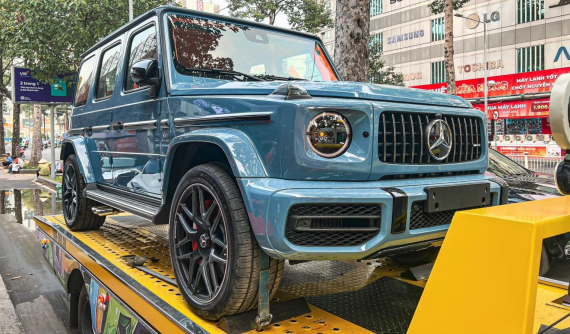 Vẫn là bộ áo China Blue do Cường "Đô-la" dẫn đầu cuộc chơi nhưng chiếc Mercedes-AMG G63 này lại có nội thất rất ấn tượng
