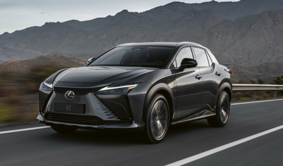 Vén màn Lexus RZ 450e 2023 - crossover hạng sang cỡ trung mới với nội thất giống NX, vô lăng hình chữ nhật như Tesla