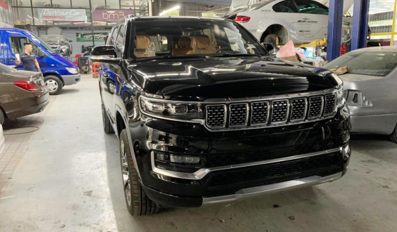 Jeep Grand Wagoneer 2022 đầu tiên có mặt tại Việt Nam, SUV hạng sang cỡ lớn cho ai thích hàng lạ