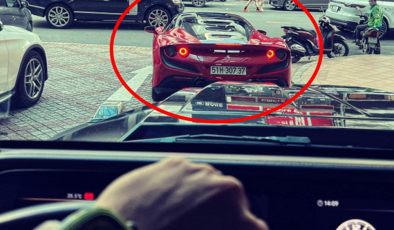 Đều tậu xe mới nhưng Minh "Nhựa" và Cường "Đô-la" vẫn sử dụng chiến mã này để gặp mặt