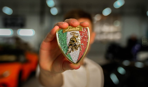 Theo dõi quá trình làm nên logo Lamborghini Urus nạm kim cương cực độc, trị giá 918 triệu đồng