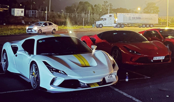 Doanh nhân Lâm Đồng âm thầm tậu siêu xe mui trần Ferrari F8 Spider, bộ áo là điểm thu hút chính