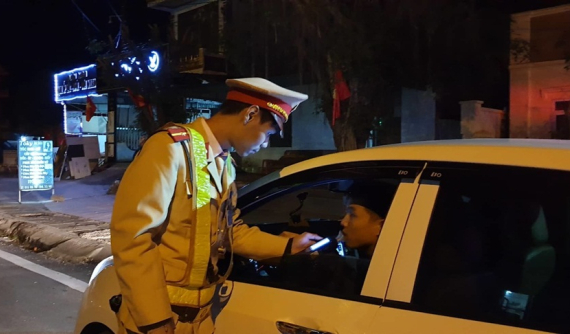 Vi phạm nhiều lỗi giao thông cùng một lúc thì bị xử phạt thế nào? Có được gộp không?