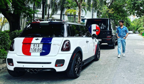 Minh "Nhựa" chia sẻ hình ảnh về "Hoa hậu già" Mini Cooper S của gia đình, vẫn là bộ áo rất đặc trưng
