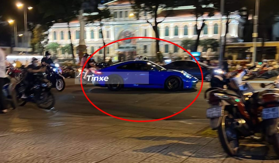 Cường “Đô-la” điều khiển xe đua đường phố Porsche 911 GT3 2022 mới mua chở vợ đi dạo trong dịp lễ