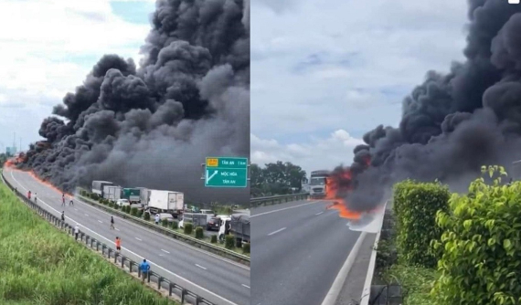 Hãi hùng với video quay cảnh ô tô chở dầu bốc cháy ngùn ngụt trên cao tốc Tp. Hồ Chí Minh - Trung Lương