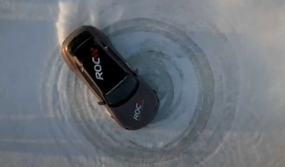 Porsche Taycan Cross Turismo lập Kỷ lục Guinness Thế giới với 69 vòng "donut" liên tiếp