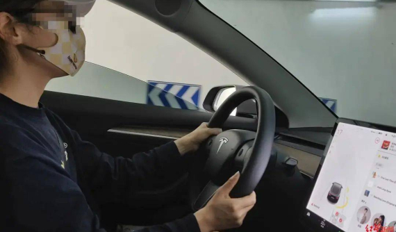 Ô tô tự bật... truyện ma vào ban đêm khiến nữ tài xế có phen hú hồn