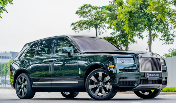 Rolls-Royce Cullinan với màu xanh lục bảo lại xuất hiện tại Việt Nam, nhanh chóng có đại gia chốt đơn