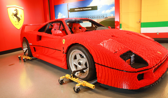 Siêu xe Ferrari F40 này được lắp ráp bằng hơn 358.000 viên gạch Lego