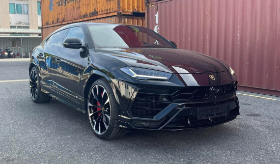 Lamborghini Urus nhập ngoài vẫn "nổ đơn" về nước, màu sơn cùng nội thất khá đắt tiền