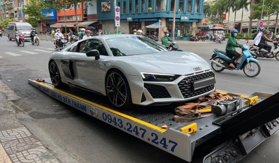 Đúng phong cách chơi xe của "Qua" Vũ, Audi R8 V10 Coupe 2021 siêu lướt đã nhanh chóng được chốt giao dịch