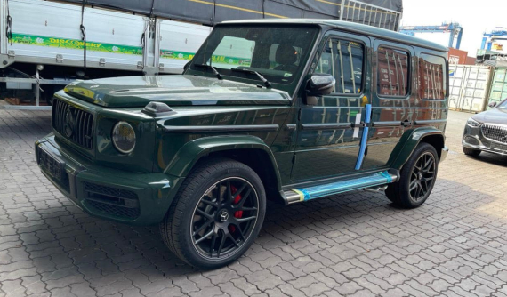 Mercedes-AMG G63 tiếp tục được mang về nước với màu sơn dành cho các đại gia thích của lạ