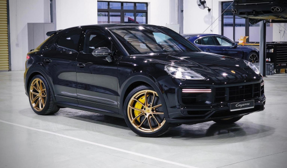 Doanh nhân Nam Định tậu Porsche Cayenne Turbo GT 2022 có giá từ 12,25 tỷ đồng