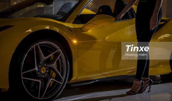 ASMR: Lắng nghe âm thanh "nổi da gà" với Ferrari F8 Spider