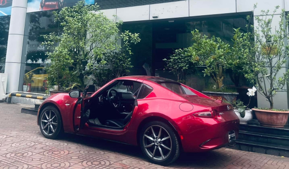 Video: Mazda MX-5 RF thế hệ mới đầu tiên về nước, xe mui trần dành cho các dân chơi sưu tầm