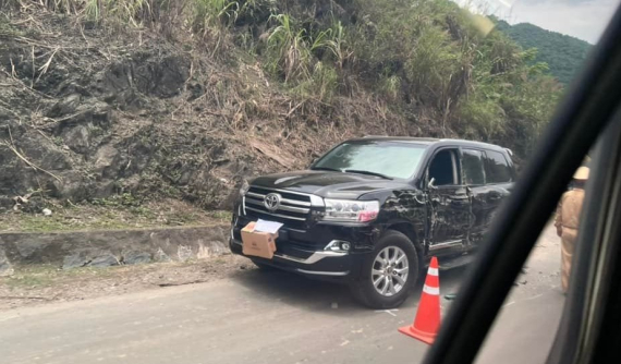 Video: Tai nạn liên hoàn giữa 4 ô tô tại dốc Cun khiến SUV tiền tỷ Toyota Land Cruiser bẹp dúm sườn xe