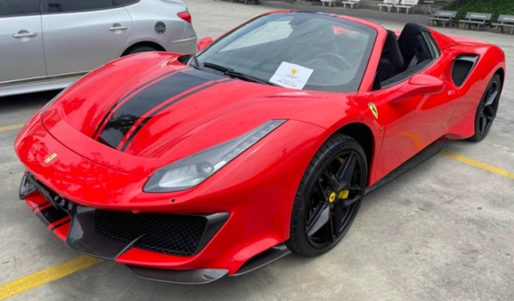 Vừa mới lộ ảnh khui công, siêu xe Ferrari 488 Pista Spider mới về nước đã hoàn thành các thủ tục thông quan ở cảng Đà Nẵng?