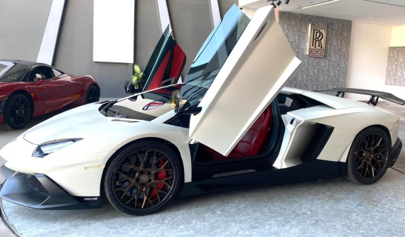 Lamborghini Aventador độ body kit LP720-4 50º Anniversario về miền Trung định cư