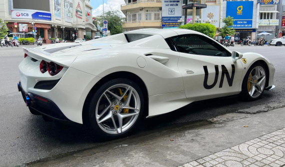 Ferrari F8 Spider màu trắng duy nhất Việt Nam được Chủ tịch Trung Nguyên chốt đơn sau 1 năm về nước