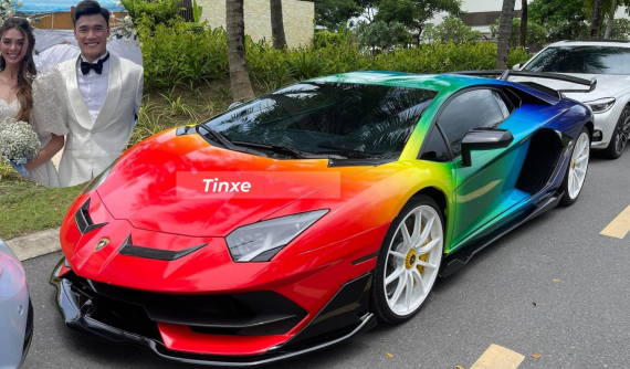 Dàn siêu xe hơn 85 tỷ đồng xuất hiện tại đám cưới của thủ môn Bùi Tiến Dũng