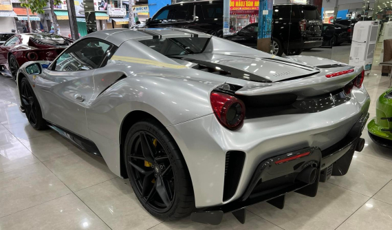 "Ngựa chiến" 488 Pista Spider có áo mới trước khi về nhà doanh nhân có bộ sưu tập xe Ferrari lớn nhất Việt Nam
