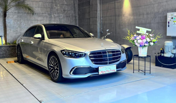 Vợ chồng Cường "Đô-la" tậu xe sang Mercedes-Benz S450 thế hệ mới, giá từ 5,5 tỷ đồng
