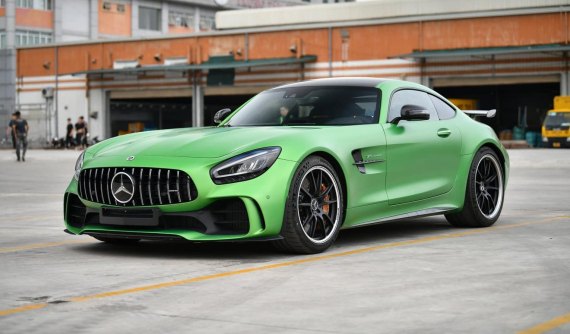 Nhan sắc siêu xe Mercedes-AMG GT R nhập không chính hãng mới về nước, màu sơn đúng chất "huyền thoại"