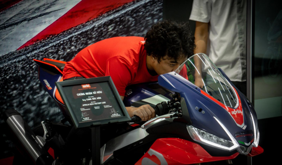 Siêu mô tô Aprilia RSV4 Factory đầu tiên được bàn giao cho "dân chơi hệ IT" suýt sinh năm 96 tại Hà Nội