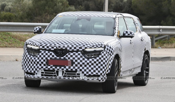 Bắt gặp chiếc VinFast VF9 với nhiều nét thiết kế giống "người anh em" VF8 trên đường phố