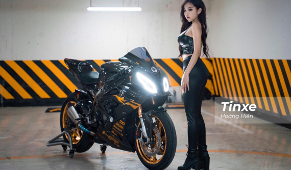 Hotgirl Hà Thành đọ dáng cùng "cá mập" BMW S1000RR Carbon