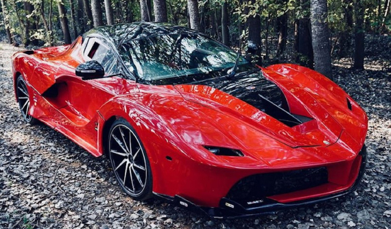 Chiếc Ferrari LaFerrari  đẹp đẽ này thực tế là xe nhái làm bằng Audi R8 Spyder V10