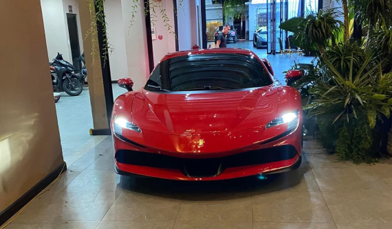 Ferrari SF90 Stradale duy nhất tại Việt Nam có thể ra biển trắng được rao bán trên 50 tỷ đồng