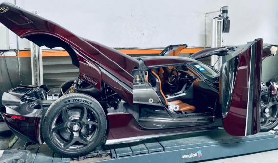 Thợ Việt bảo dưỡng cho siêu phẩm megacar Koenigsegg Regera của Hoàng Kim Khánh