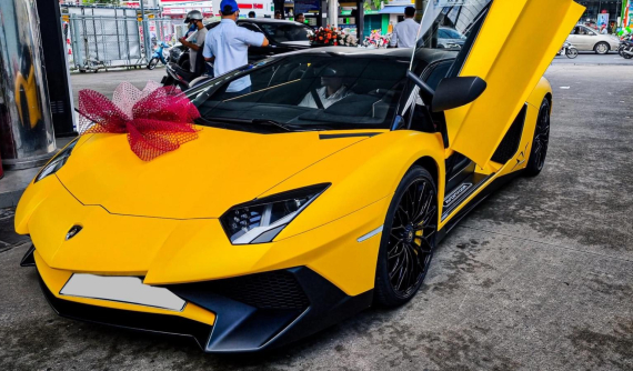 Lamborghini Aventador SV Roadster góp mặt trong đám cưới ở Đồng Nai