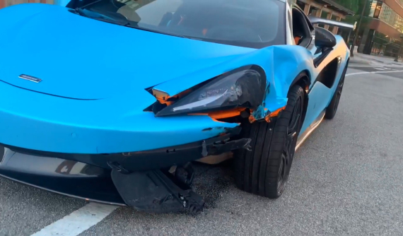 Video: McLaren 570S tông liên hoàn Lamborghini Aventador SV và BMW i8 trong hành trình siêu xe
