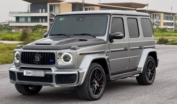 Không chỉ sở hữu màu hot, chiếc Mercedes-AMG G63 này còn có sẵn bản độ Brabus, giá trải nghiệm trên 13 tỷ đồng