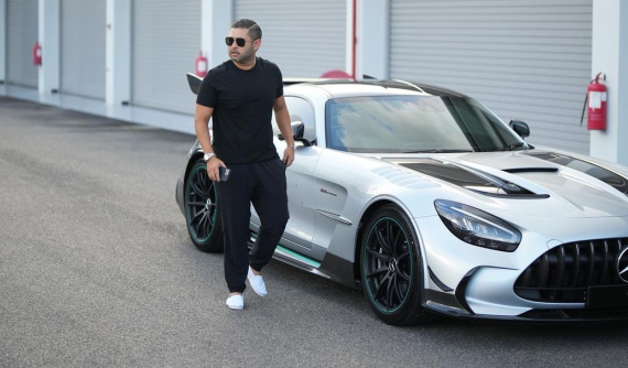 Hoàng tử bang Johor khoe siêu xe giới hạn Mercedes-AMG GT Black Series P One Edition mới tậu